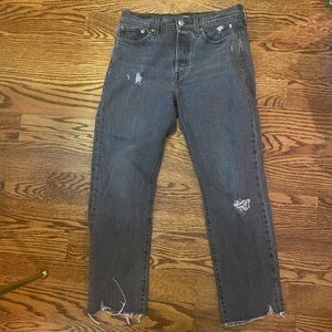 Levi’s Wedgie Straight jeans. Straight leg fit.